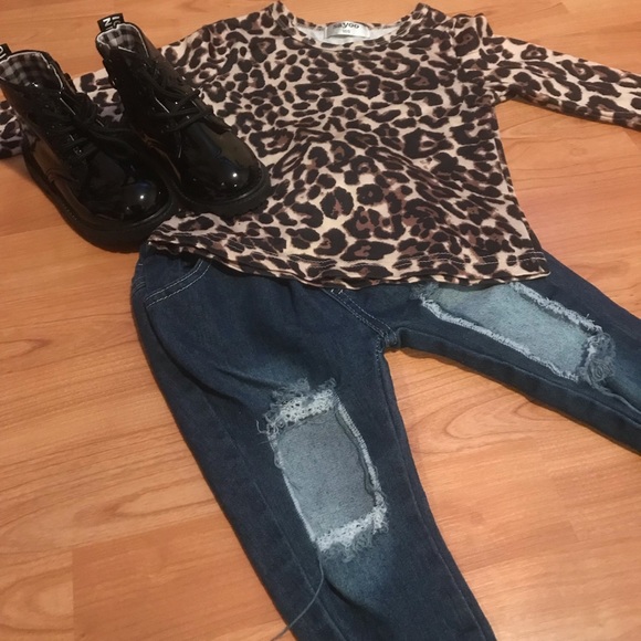 2piece Outfit 🖤 - Picture 2 of 3